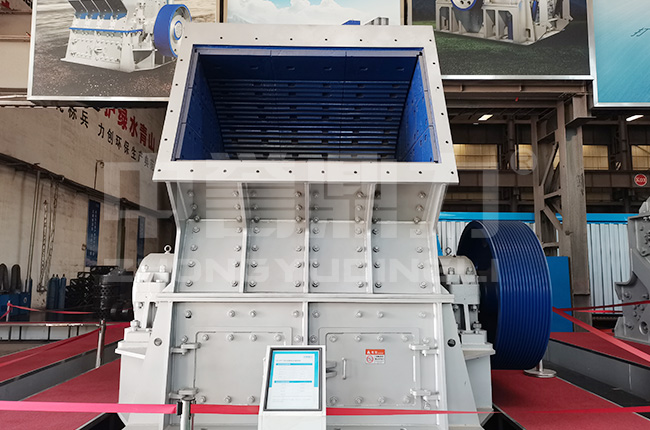 重型錘式破碎機(jī)研發(fā)