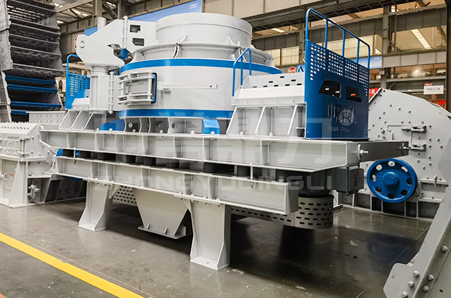 立軸式破碎機(jī)工作原理