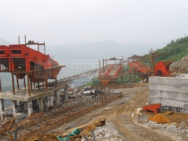 時產(chǎn)300噸的河卵石破碎應(yīng)該如何選配