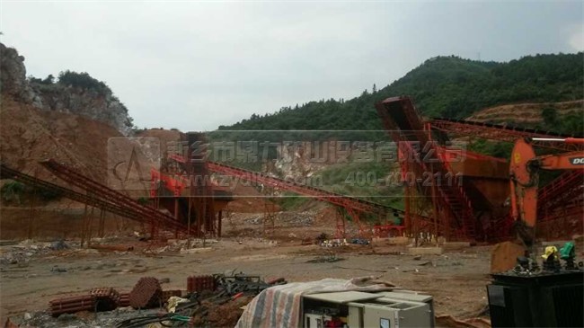 高嶺土破碎生產(chǎn)線選礦設(shè)備破碎制粉加工高嶺土的生產(chǎn)工藝