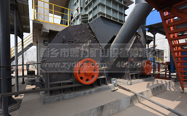 砂石生產(chǎn)線之沖擊式破碎機(jī)的工作原理及性能特點(diǎn)