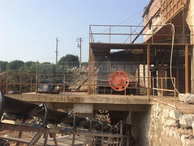 修復(fù)河南錘式破碎機(jī)篦板損壞的方法