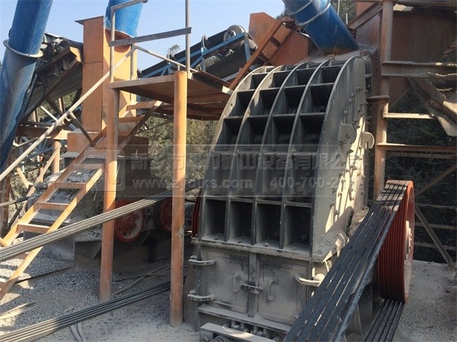 破碎機(jī)在建筑工業(yè)廢棄物的再利用和加工中起著重要的作用