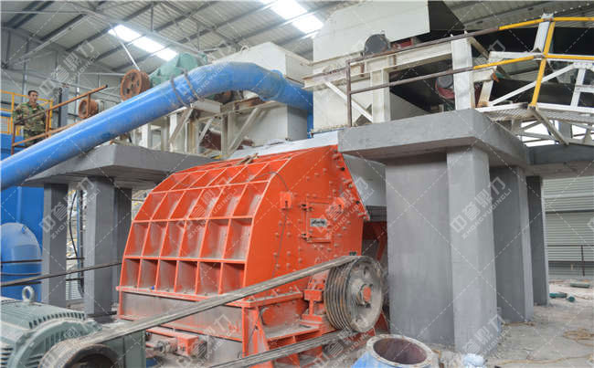 環(huán)保石子生產(chǎn)線設(shè)備-破碎機(jī)