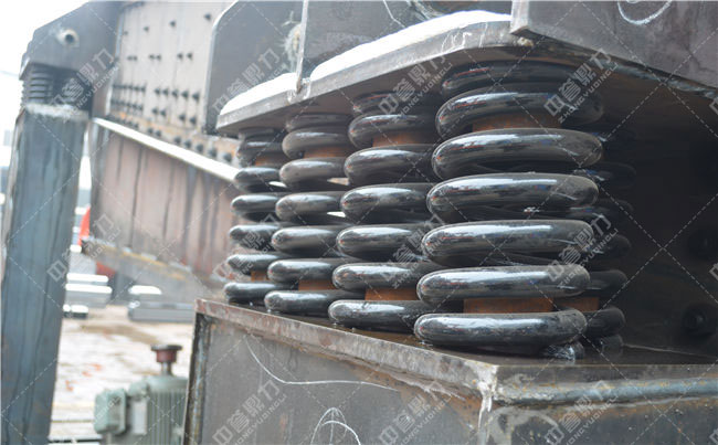 選擇振動給料機(jī)時應(yīng)注意的技術(shù)問題是什么?