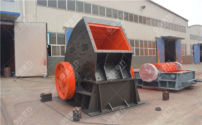 砂石生產(chǎn)線成套設(shè)備-整形式錘式破碎機(jī)