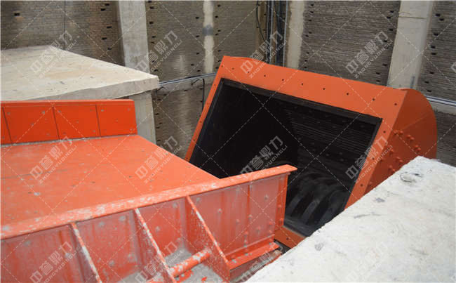 砂石骨料生產(chǎn)線設(shè)備--給料系統(tǒng)