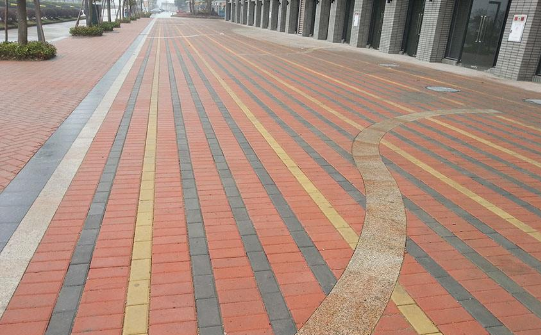 20秒建筑垃圾變成環(huán)保水泥磚