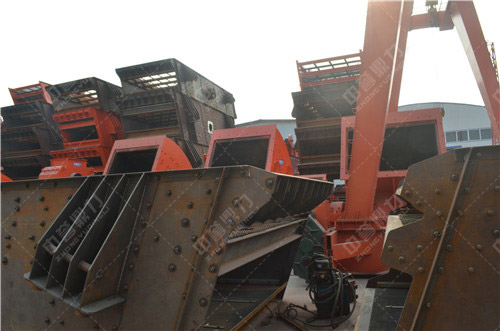 振動(dòng)篩在碎石生產(chǎn)線中的作用