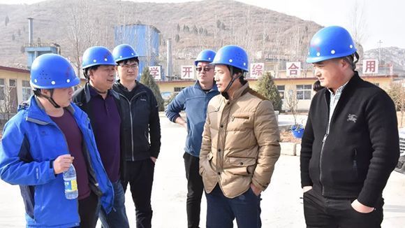 湖北京蘭集團(tuán)領(lǐng)導(dǎo)蒞臨中譽(yù)鼎力環(huán)保砂石料生產(chǎn)現(xiàn)場(chǎng)考察