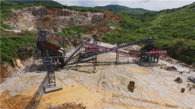 時(shí)產(chǎn)350噸制砂生產(chǎn)線-湖南懷化中方縣下坪鄉(xiāng)抗應(yīng)洞采石場(chǎng)