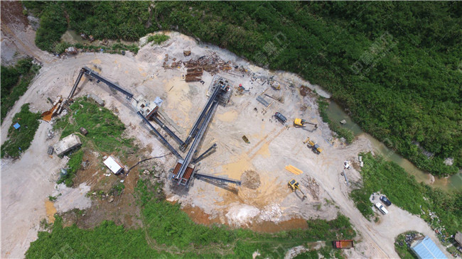 時(shí)產(chǎn)350噸制砂生產(chǎn)線-湖南懷化中方縣下坪鄉(xiāng)抗應(yīng)洞采石場(chǎng)