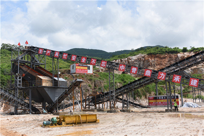時(shí)產(chǎn)350噸制砂生產(chǎn)線-湖南懷化中方縣下坪鄉(xiāng)抗應(yīng)洞采石場(chǎng)