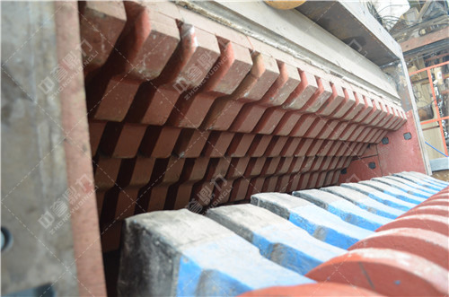 錘式破碎機(jī)錘頭材料選擇需要考慮的因素